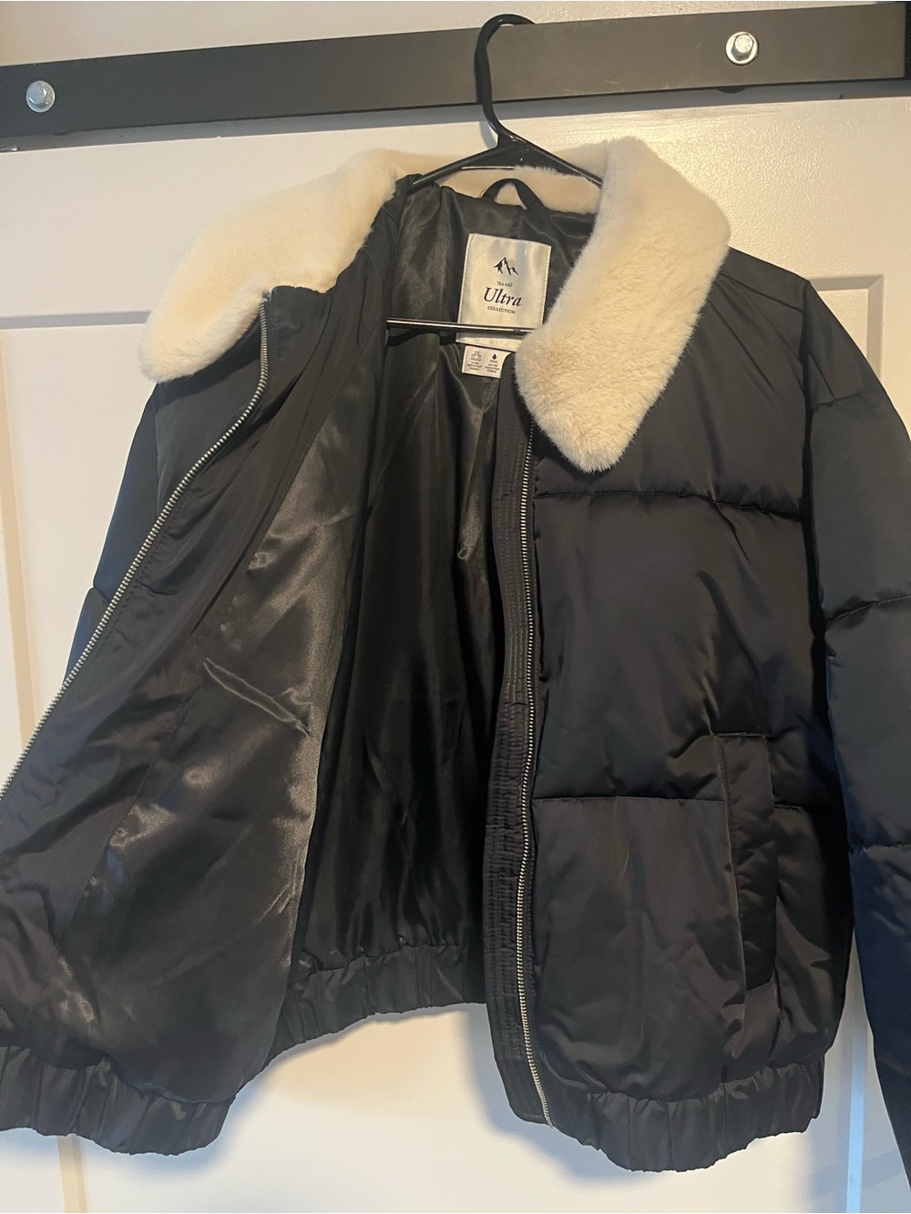 Abercrombie & Fitch Black Puffer Jacket with Cream Faux Fur Collar - Picture 2 of 7